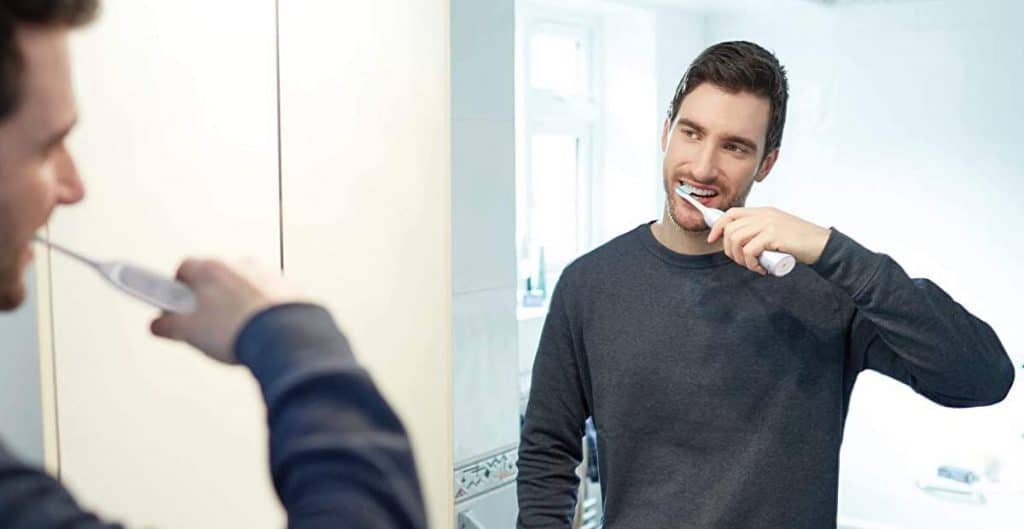 une brosse à dents manuelle ou électrique ?